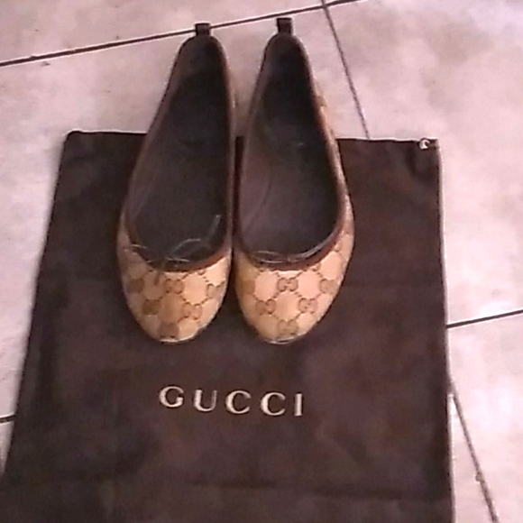 Sandals - Picture 1 of 3